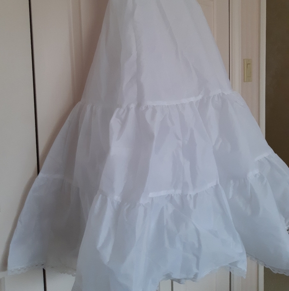 A-Line Style Wedding Dress - Picture 7 of 8